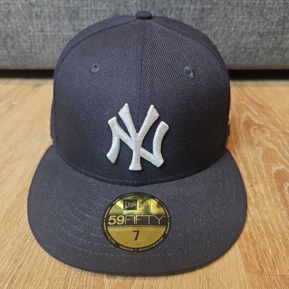 New Era NY Yankees 59FIFTY Fitted Hat Size 7 Navy White Wool Gray UV MLB